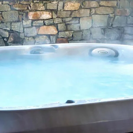 Chalet Mit Aussenwhirlpool *